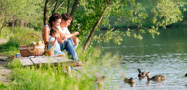It’s Eat Outside Day!