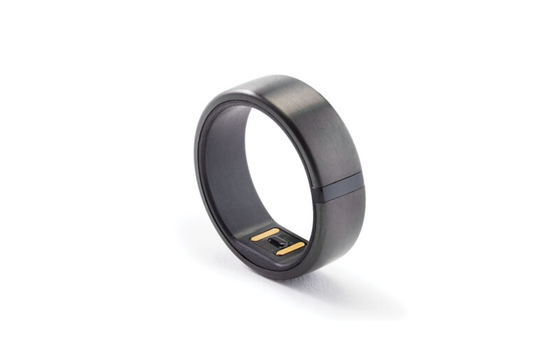 Fitness fanatics are saying “I do” to this ring